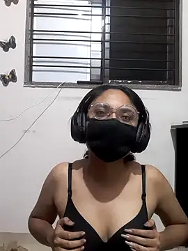 Snapshot of cherriesontop chatting on 10.11.25 cherriesontop online show from 10.11.25