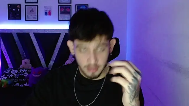 Snapshot of Sebasxxl12 chatting on 10.17.25 Sebasxxl12 online show from 10.17.25