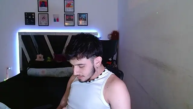 Snapshot of Sebasxxl12 chatting on 12.21.25 Sebasxxl12 online show from 12.21.25