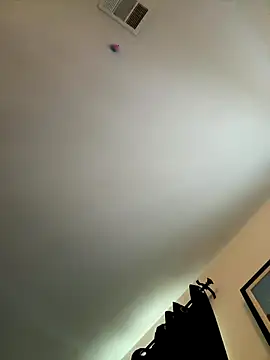 Snapshot of itsthecatchh chatting on 10.19.25 itsthecatchh online show from 10.19.25