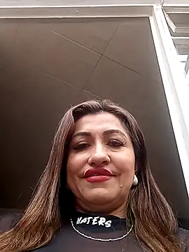 chloe  Jones  online show from 10.21.25