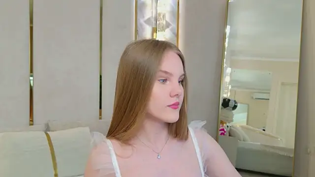 Lili Lohan online show from 07.04.26