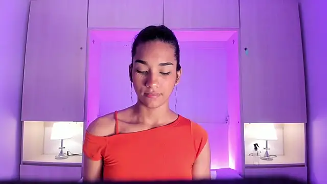 AnahiCollins online show from 05.04.26