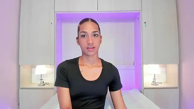 Snapshot of AnahiCollins chatting on 08.04.26 AnahiCollins online show from 08.04.26