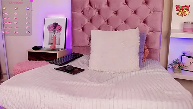 Snapshot of julianaarboleda chatting on 12.28.24 julianaarboleda online show from 12.28.24