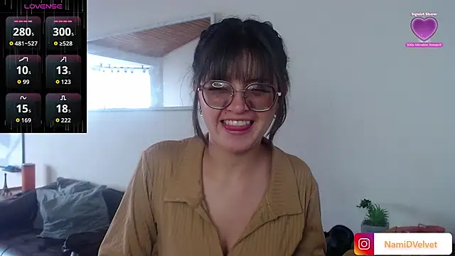 Snapshot of NamiDVelvet chatting on 10.22.25 NamiDVelvet online show from 10.22.25
