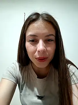 Snapshot of EmmaValencia_ chatting on 10.21.25 EmmaValencia online show from 10.21.25