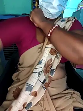 Snapshot of Tamilselviroja- chatting on 02.10.26 Tamilselviroja- online show from 02.10.26