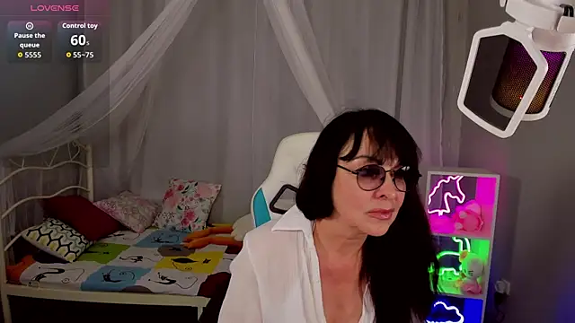 LindaRomero online show from 09.28.25