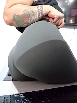 Snapshot of rojita-rojita chatting on 12.18.25 rojita-rojita online show from 12.18.25