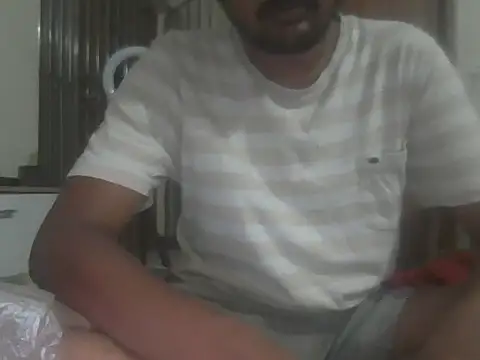 Snapshot of Hhhggghrrr3219 chatting on 11.18.25 Hhhggghrrr3219 online show from 11.18.25