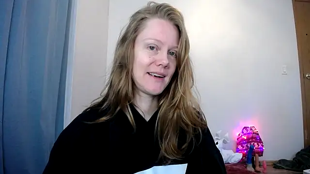 Snapshot of naughtyfox89 chatting on 10.16.25 naughtyfox89 online show from 10.16.25