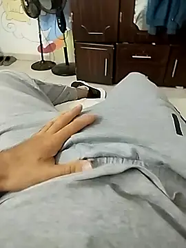 Snapshot of Valen_Squirt04 chatting on 10.03.25 Valen Squirt04 online show from 10.03.25