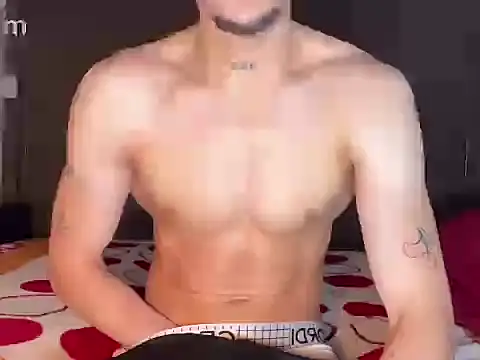Snapshot of strongManLatino chatting on 05.16.26 strongManLatino online show from 05.16.26