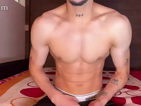 Snapshot of strongManLatino chatting on 05.23.26 strongManLatino online show from 05.23.26