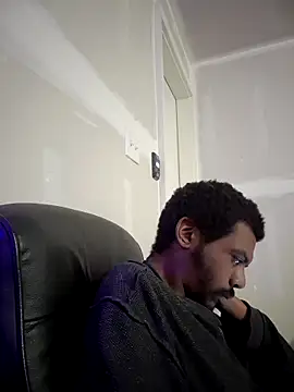 Snapshot of MrBigDickShow chatting on 10.31.25 MrBigDickShow online show from 10.31.25