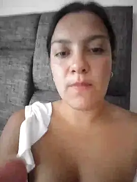 Sexy Nayra outdoors online show from 10.19.25