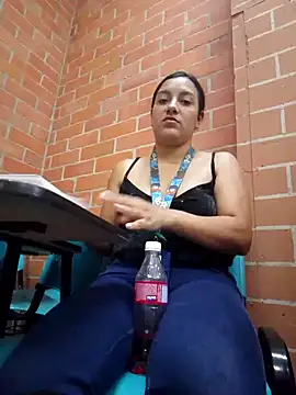 Sexy Nayra outdoors online show from 10.27.25