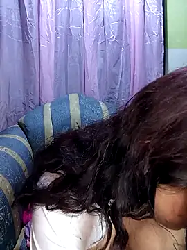 Snapshot of linda_swett chatting on 12.13.25 linda swett online show from 12.13.25