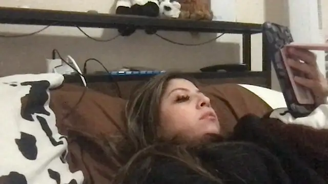 Snapshot of bunnygorl12 chatting on 11.19.25 bunnygorl12 online show from 11.19.25