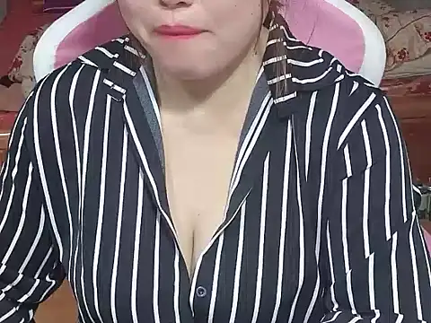 Snapshot of Sunna104 chatting on 02.04.26 Sunna104 online show from 02.04.26