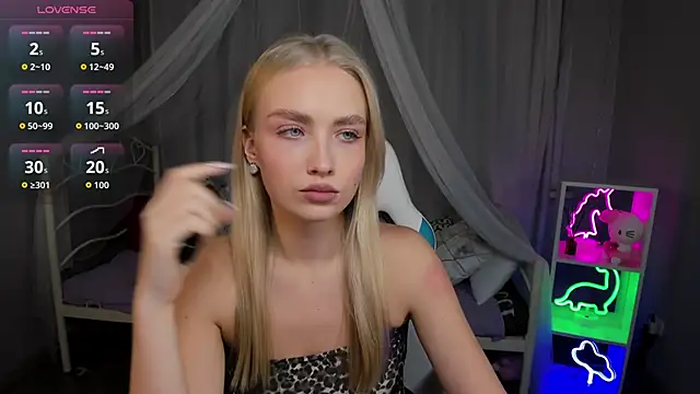 TessaGrays online show from 11.18.25