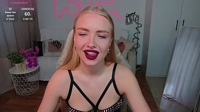 TessaGrays online show from 04.30.26