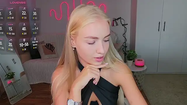 Snapshot of TessaGrays chatting on 07.17.26 TessaGrays online show from 07.17.26