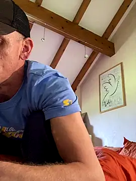 Snapshot of shorty-phat chatting on 11.10.25 shorty-phat online show from 11.10.25