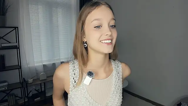 SerrenaAa online show from 10.16.25