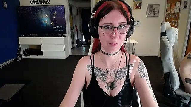 Snapshot of TattooedGirls chatting on 09.29.25 TattooedGirls online show from 09.29.25