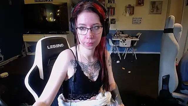 Snapshot of TattooedGirls chatting on 10.13.25 TattooedGirls online show from 10.13.25