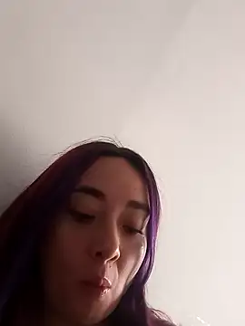 NiaCherry online show from 10.17.25