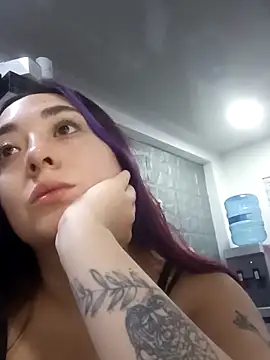 NiaCherry online show from 10.18.25