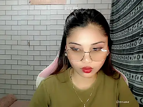 Snapshot of pinay_old_lover chatting on 11.10.25 pinay old lover online show from 11.10.25