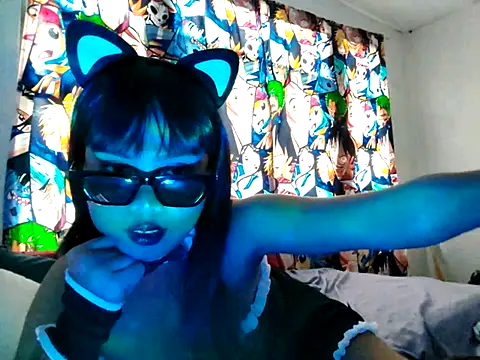 Snapshot of pinay_old_lover chatting on 12.21.25 pinay old lover online show from 12.21.25