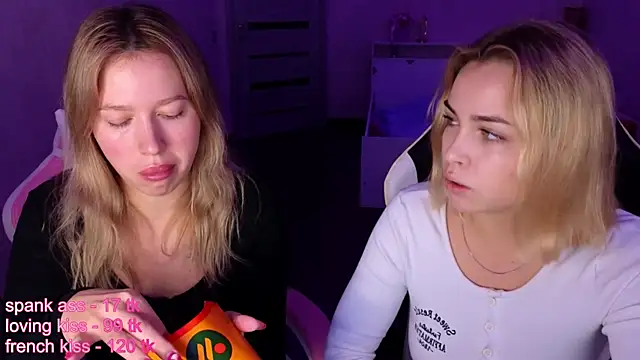 Snapshot of stefany_and_bettany chatting on 10.30.25 stefany and bettany online show from 10.30.25