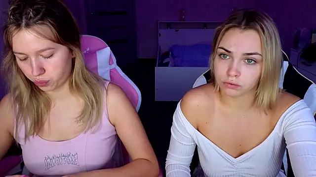 Snapshot of stefany_and_bettany chatting on 11.03.25 stefany and bettany online show from 11.03.25