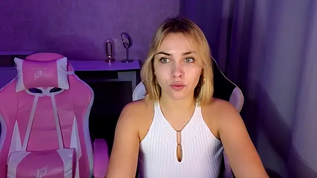 Snapshot of stefany_and_bettany chatting on 11.12.25 stefany and bettany online show from 11.12.25