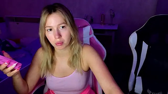 Snapshot of stefany_and_bettany chatting on 11.13.25 stefany and bettany online show from 11.13.25