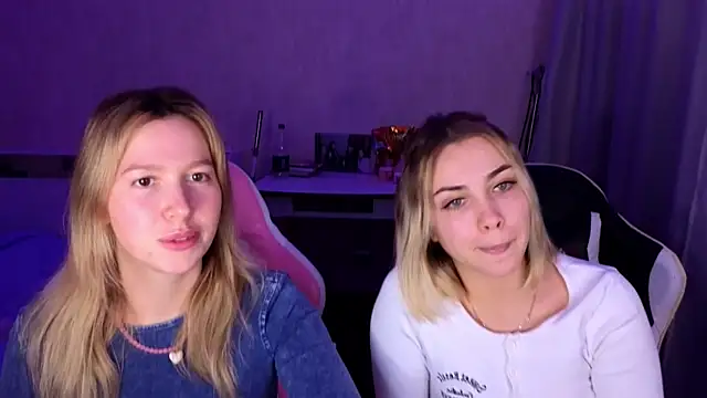 Snapshot of stefany_and_bettany chatting on 12.01.25 stefany and bettany online show from 12.01.25