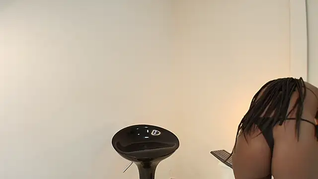 Snapshot of NatashaTaylor chatting on 11.09.25 NatashaTaylor online show from 11.09.25