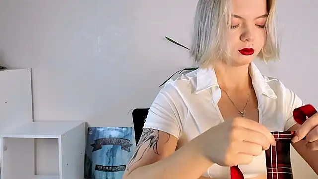 MelinMonro online show from 10.14.25