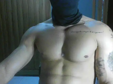 Snapshot of EntregadorDePau chatting on 10.18.25 EntregadorDePau online show from 10.18.25