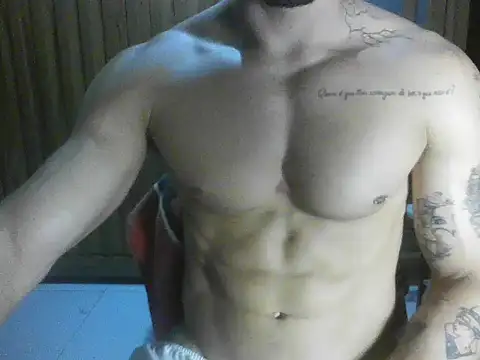 Snapshot of EntregadorDePau chatting on 10.21.25 EntregadorDePau online show from 10.21.25