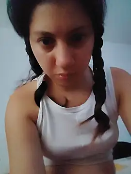 Snapshot of julietta_maxi chatting on 10.21.25 julietta maxi online show from 10.21.25