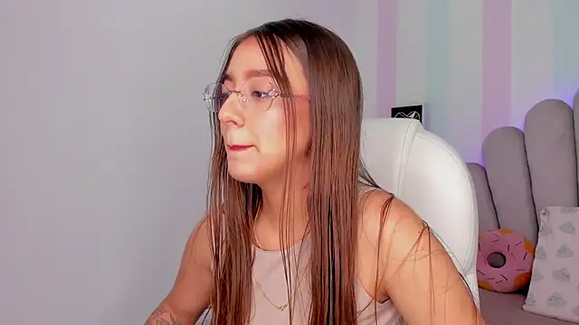 Snapshot of scarlett_rose_1 chatting on 10.11.25 scarlett rose 1 online show from 10.11.25