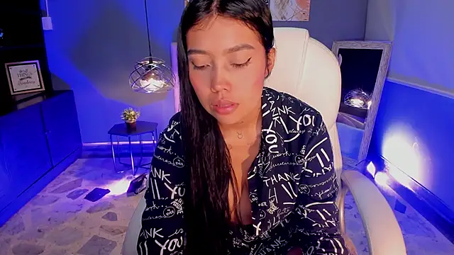 Snapshot of Juliieta_Evans chatting on 10.18.25 Juliieta Evans online show from 10.18.25