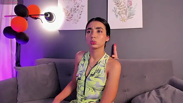 Snapshot of cloe_taylor__ chatting on 10.29.25 cloe taylor online show from 10.29.25