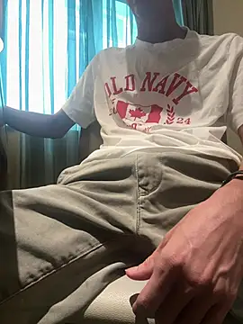 Snapshot of HenryLee1983-cums chatting on 05.17.26 HenryLee1983-cums online show from 05.17.26